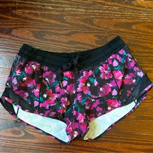 Lululemon Hotty Hot Shorts
2.5 inch and Size 4